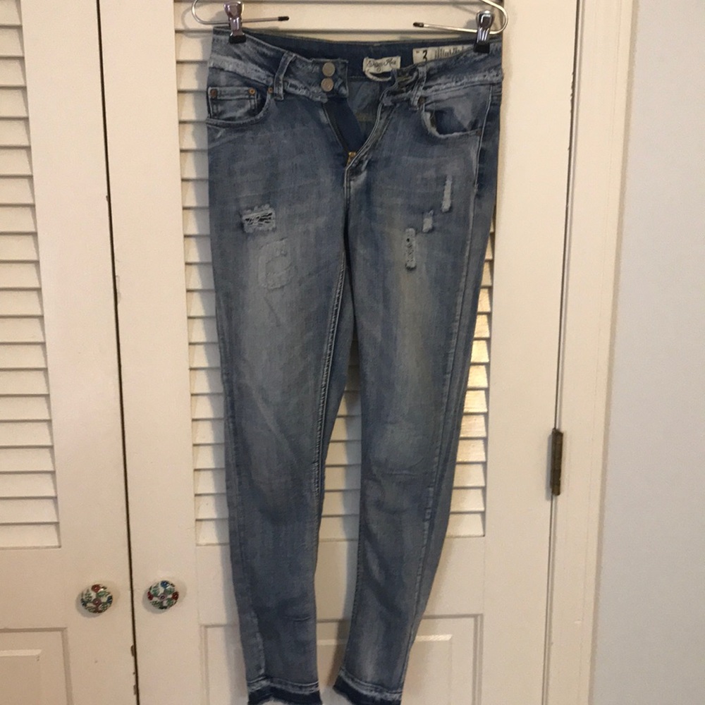 Indigo Rein Distressed Jeans